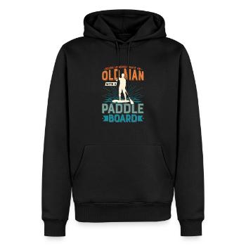 Never Underestimate An Old Man With A Paddle Board - Männer Premium Bio Hoodie - Schwarz - Vorne - Nico (187cm)