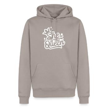 She is my Queen - Kingqueen shirt,King and Queen - Männer Premium Bio Hoodie - Taupe - Vorne - Nico (187cm)