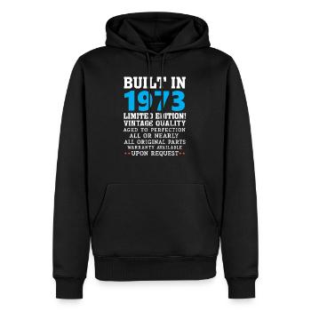 Erbaut im Jahre 1973 - Built in 1973 - Männer Premium Bio Hoodie - Schwarz - Vorne - Nico (187cm)