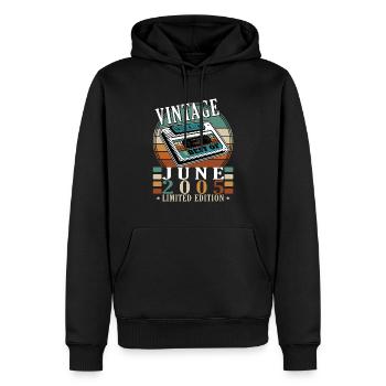Juni 2005 | Geburtstag 2005 Jahrgang Juni 2005 - Männer Premium Bio Hoodie - Schwarz - Vorne - Nico (187cm)