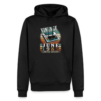 Juni 1985 | Geburtstag 1985 Jahrgang Juni 1985 - Männer Premium Bio Hoodie - Schwarz - Vorne - Nico (187cm)
