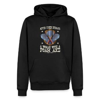 Never Underestimate A Woman With A Foam Axe - Männer Premium Bio Hoodie - Schwarz - Vorne - Nico (187cm)