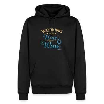 Working from nine to wine - Männer Premium Bio Hoodie - Schwarz - Vorne - Nico (187cm)
