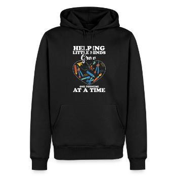 Un professeur d’anglais langue seconde aide les petits esprits à développer un phonème - Sweat à capuche Premium bio Homme - noir - Devant - Nico (187cm)