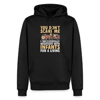 Enseignante de maternelle Éducatrice de centre de garde - Sweat à capuche Premium bio Homme - noir - Devant - Nico (187cm)