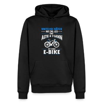 Unterschätze niemals einen Mann mit einem E-Bike - Männer Premium Bio Hoodie - Schwarz - Vorne - Nico (187cm)