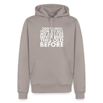 I Don't Know How I My Age - Men’s Premium Organic Hoodie - taupe - Front - Nico (187cm)