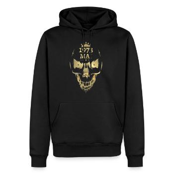 Mai 1973 Totenkopf Gold - Männer Premium Bio Hoodie - Schwarz - Vorne - Nico (187cm)