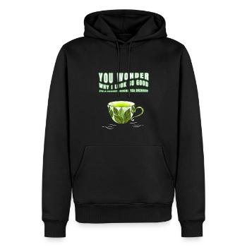 I'M A SECRET SENCHA TEA DRINKER SENCHATEE TEE - Männer Premium Bio Hoodie - Schwarz - Vorne - Nico (187cm)