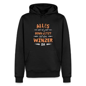 Alles wird gut denn jetzt ist der Winzer da - Männer Premium Bio Hoodie - Schwarz - Vorne - Nico (187cm)