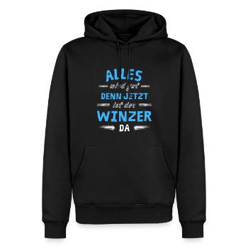 Alles wird gut denn jetzt ist der Winzer da - Männer Premium Bio Hoodie - Schwarz - Vorne - Nico (187cm)
