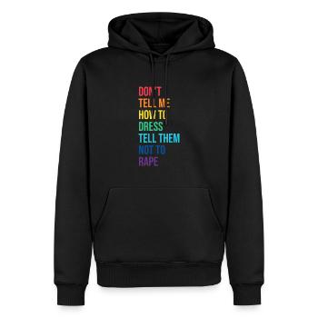 Sag mir nicht, wie ich mich wegen sexueller Übergriffe kleiden soll - Männer Premium Bio Hoodie - Schwarz - Vorne - Nico (187cm)