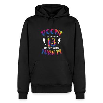 Boom Je viens d’avoir 13 ans mais j’ai hâte d’avoir 14 ans - Sweat à capuche Premium bio Homme - noir - Devant - Nico (187cm)