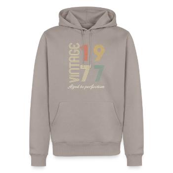 Cadeau d’anniversaire 47 ans - 1977 - Sweat à capuche Premium bio Homme - taupe - Devant - Nico (187cm)