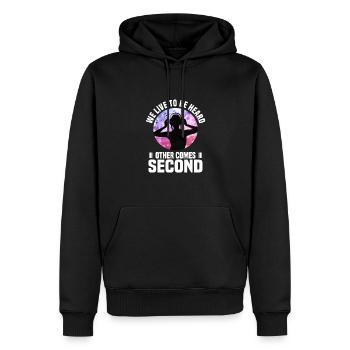 WE LIVE TO BE HEARD, WIR LEBEN UM GEHÖRT ZU WERDEN - Männer Premium Bio Hoodie - Schwarz - Vorne - Nico (187cm)