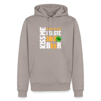 kiss me - Men’s Premium Organic Hoodie - taupe - Front - Nico (187cm)