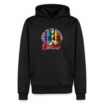 Perfektion 1942 - 82. Jubiläum, Original - Männer Premium Bio Hoodie - Schwarz - Vorne - Nico (187cm)