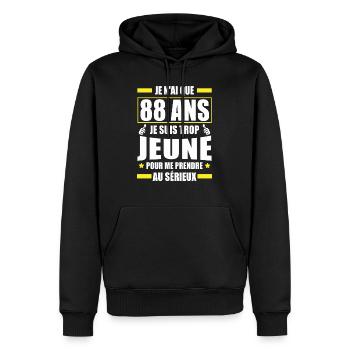 j ai 88 ans / cadeau anniversaire 88 ans - Sweat à capuche Premium bio Homme - noir - Devant - Nico (187cm)