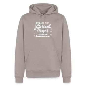 Entspannen Sie sich Der Klarinettist hier Musiker - Männer Premium Bio Hoodie - Taupe - Vorne - Nico (187cm)