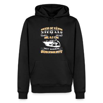 Unterschätze niemals einen alten Mann - Surfer - Männer Premium Bio Hoodie - Schwarz - Vorne - Nico (187cm)