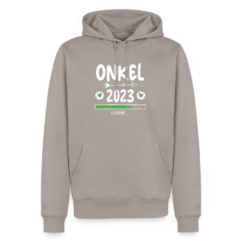 Onkel 2023 Loading - Männer Premium Bio Hoodie - Taupe - Vorne - Nico (187cm)