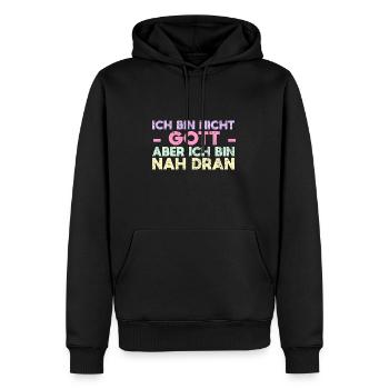 Ich Bin Nicht Gott, Aber Ich Bin Nah Dran - Männer Premium Bio Hoodie - Schwarz - Vorne - Nico (187cm)