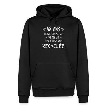 ado recyclée, anniversaire 48 ans, j'ai 48 ans - Sweat à capuche Premium bio Homme - noir - Devant - Nico (187cm)