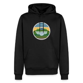 The Mountain Calls: Sonnenaufgang am Bergsee - Männer Premium Bio Hoodie - Schwarz - Vorne - Nico (187cm)