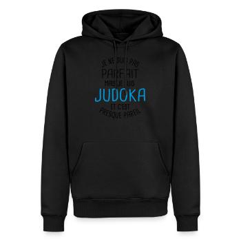 Pas parfait mais judoka - Sweat à capuche Premium bio Homme - noir - Devant - Nico (187cm)