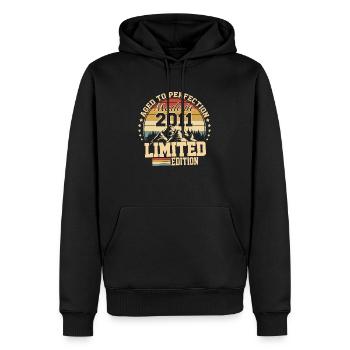 Hergestellt im Jahr 2011 - Mit Perfektion gereift - Männer Premium Bio Hoodie - Schwarz - Vorne - Nico (187cm)