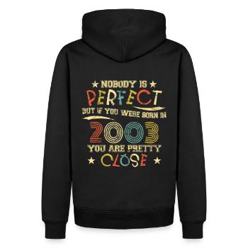 2003 Geburtstag Vintage Nobody is perfect - Männer Premium Bio Hoodie - Schwarz - Hinten - Nico (187cm)