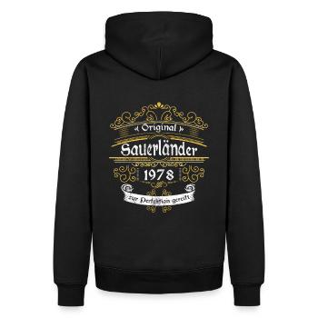 1978 Geburtstag Sauerländer Original Whiskey - Männer Premium Bio Hoodie - Schwarz - Hinten - Nico (187cm)