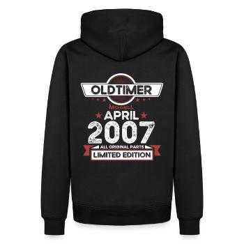 16. Geburtstag Mann Oldtimer April Jahrgang 2007 - Männer Premium Bio Hoodie - Schwarz - Hinten - Nico (187cm)