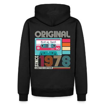 45e anniversaire homme April Born 1978 Cassette - Sweat à capuche Premium bio Homme - noir - Dos - Nico (187cm)