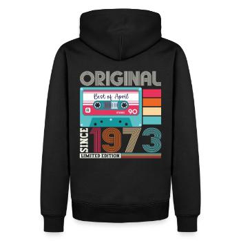 50e anniversaire homme April Born 1973 Cassette - Sweat à capuche Premium bio Homme - noir - Dos - Nico (187cm)