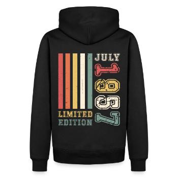 66. Geburtstag Mann Legendary Juli Jahrgang 1957 - Männer Premium Bio Hoodie - Schwarz - Hinten - Nico (187cm)