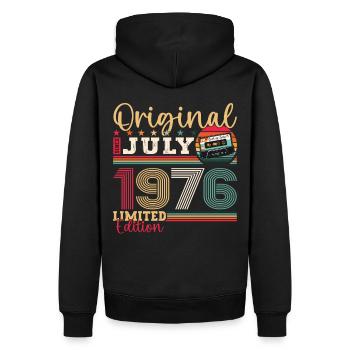47. Geburtstag Mann Juli Jahrgang 1976 Kassette - Männer Premium Bio Hoodie - Schwarz - Hinten - Nico (187cm)