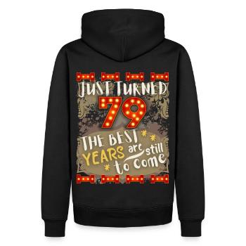 79. Geburtstag 79 Jahre alt Vintage-Design, Spruch - Männer Premium Bio Hoodie - Schwarz - Hinten - Nico (187cm)