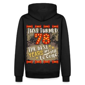 78. Geburtstag 78 Jahre alt Vintage-Design, Spruch - Männer Premium Bio Hoodie - Schwarz - Hinten - Nico (187cm)