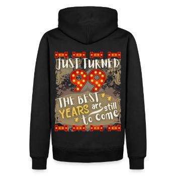 99. Geburtstag 99 Jahre alt Vintage-Design, Spruch - Männer Premium Bio Hoodie - Schwarz - Hinten - Nico (187cm)