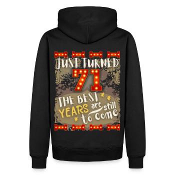 71. Geburtstag 71 Jahre alt Vintage-Design, Spruch - Männer Premium Bio Hoodie - Schwarz - Hinten - Nico (187cm)