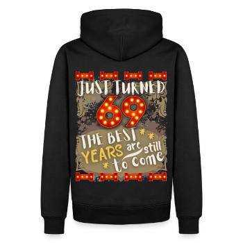 69. Geburtstag 69 Jahre alt Vintage-Design, Spruch - Männer Premium Bio Hoodie - Schwarz - Hinten - Nico (187cm)