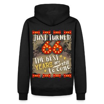 66. Geburtstag 66 Jahre alt Vintage-Design, Spruch - Männer Premium Bio Hoodie - Schwarz - Hinten - Nico (187cm)