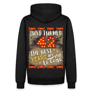 42. Geburtstag 42 Jahre alt Vintage-Design, Spruch - Männer Premium Bio Hoodie - Schwarz - Hinten - Nico (187cm)