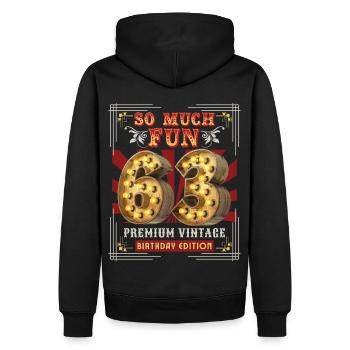 63ème anniversaire 63 ans Vintage-Rétro Fun-Anniversaire - Sweat à capuche Premium bio Homme - noir - Dos - Nico (187cm)