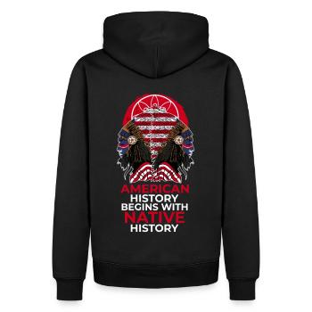 Amerikanische Geschichte beginnt mit der Ureinwohn - Männer Premium Bio Hoodie - Schwarz - Hinten - Nico (187cm)