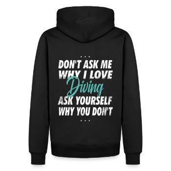 Frag mich nicht, warum Ich Tauchen liebe - Männer Premium Bio Hoodie - Schwarz - Hinten - Nico (187cm)