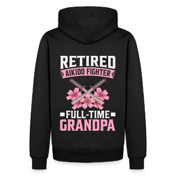 Aikido-Kämpfer im Ruhestand und Vollzeit-Opa - Männer Premium Bio Hoodie - Schwarz - Hinten - Nico (187cm)
