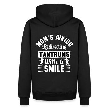 Mamas Aikido lenkt Wutanfälle mit einem Lächeln ab - Männer Premium Bio Hoodie - Schwarz - Hinten - Nico (187cm)