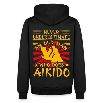 Unterschätzen Sie niemals einen alten Mann, der Aikido liebt - Männer Premium Bio Hoodie - Schwarz - Hinten - Nico (187cm)